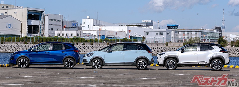 ノートクロスオーバーの最低地上高は標準モデル+25mmの150mm。これなら段差越えなど充分だ。ヤリスクロスは170mmと余裕。各モデルの詳しいユーティリティと比較はギャラリーでチェック!!!