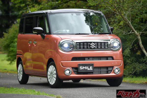 ワゴンRに新種「スマイル」が登場!若干男っぽいスタイルだったワゴンRに対して、可愛さ+スライドドアを採用で乗る人すべてを「スマイル」にする!
