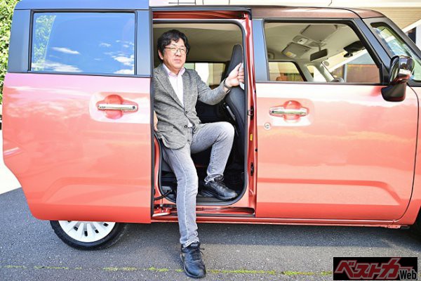 ドアの大きさに対して開口部が意外にせまっ・・と思われるかも。実は背の低いクルマにスライドドアを設定するには構造的な難しさがあり、技術者の苦心の跡が見られる