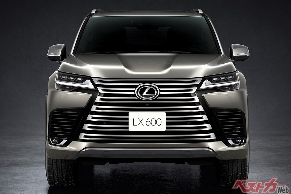 10月に世界初公開された新型LXのスピンドルグリルは超強烈! これはもうすべてを吸い込むブラックホールだ。今後すべてのスピンドルグリルがこの方向に進むのか注目するしかない