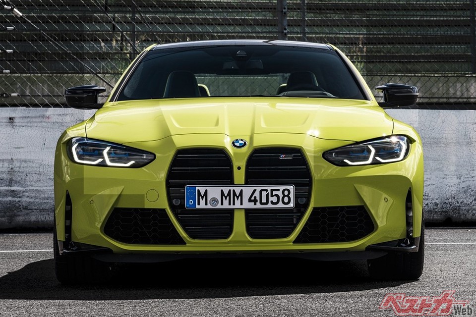 全世界から大ブーイングのM4のフロントフェイス。キドニーグリルは上下に巨大化したが、それでも「303」を見ると、「もっとデカくできないか?」という気分になるのは私だけだろうか