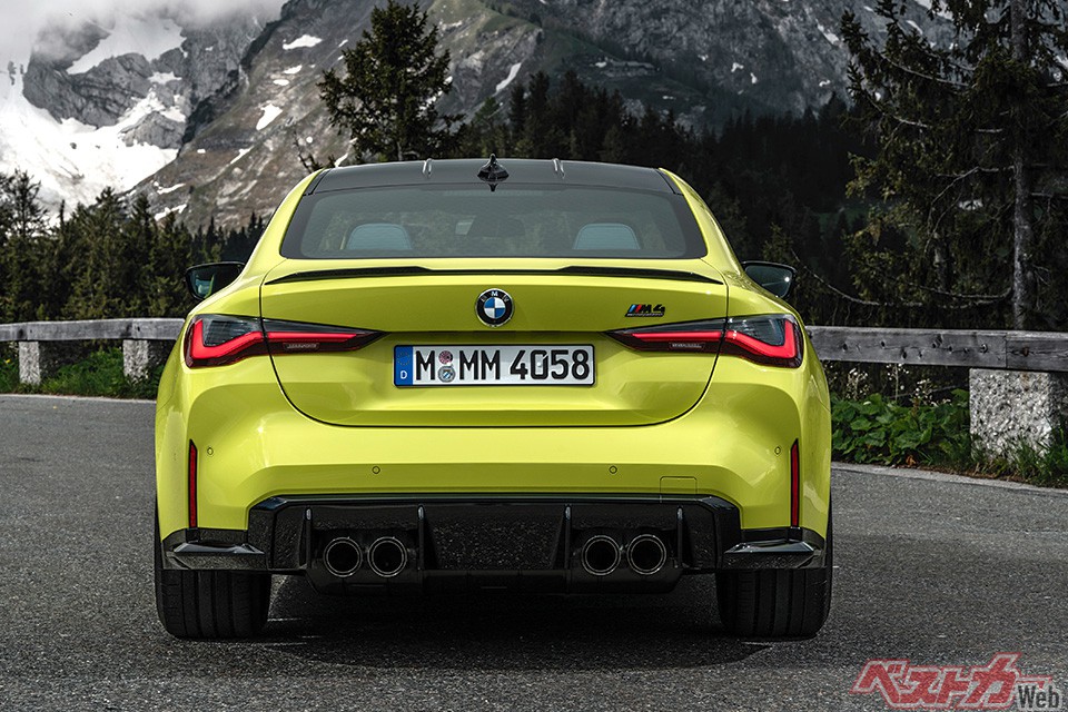 BMW M4 リア。野太い4本出しのマフラーがオラオラといえばオラオラか?
