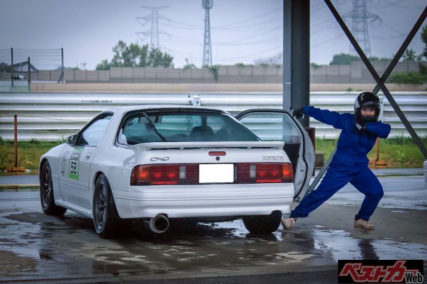 クルマのために仕事をする 自分の子供のような愛おしい存在 若き女性スポーツカーオーナーの愛し方とは クルマ好き女子部part2 自動車情報誌 ベストカー クルマのために仕事をする 自分の子供のような愛おしい存在 若き女性スポーツカーオーナーの愛し方とは クルマ好き女子部part2 自動車情報誌 ベストカー
