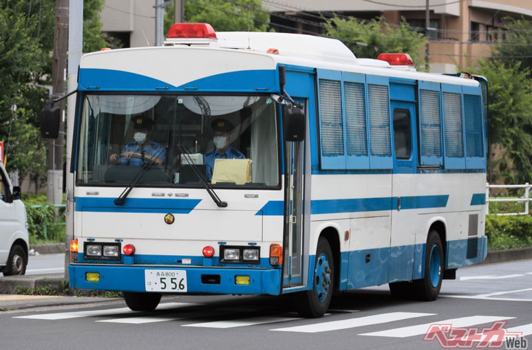 21年を振り返る ランクル ジムニー クラウン 東京五輪に集結したパトカーたち 自動車情報誌 ベストカー 21年を振り返る ランクル ジムニー クラウン 東京五輪に集結したパトカーたち 自動車情報誌 ベストカー