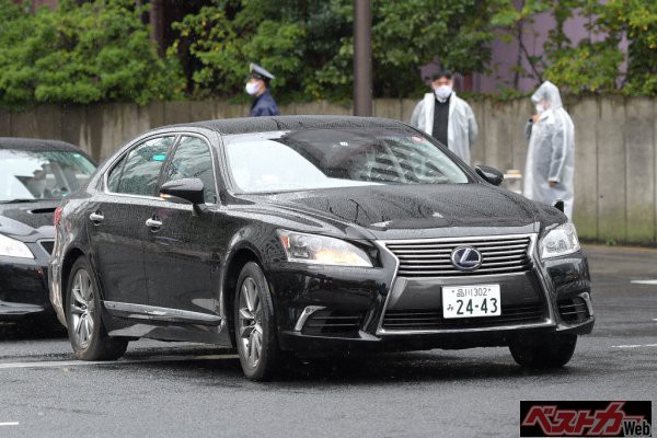 秋篠宮皇嗣家が使用するレクサスLS600hLは、宮内庁が中古車を購入したものなのだ<br>