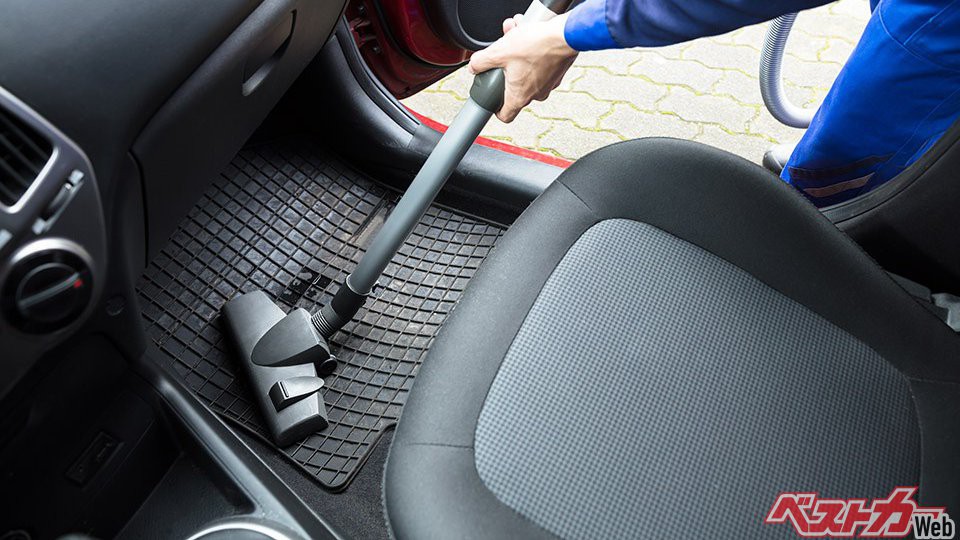 車のフロアマットはコインランドリーで洗っていいの まさかの 9割ok と条件と注意点 自動車情報誌 ベストカー 車のフロアマットはコインランドリーで洗っていいの まさかの 9割ok と条件と注意点 自動車情報誌 ベストカー