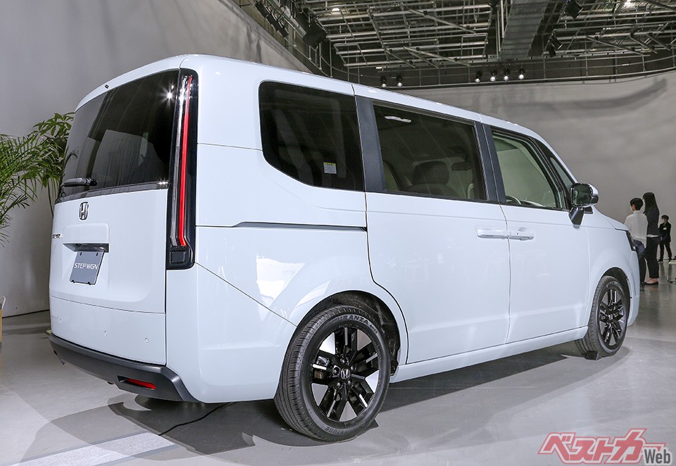 幼いころステップワゴンを乗ったことあるユーザーが懐かしさを感じられる優しいデザインとなっている