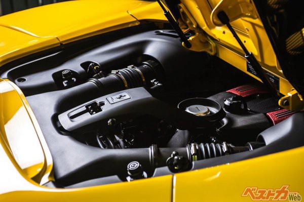 ミドに搭載されるドライサンプ式の3902㏄、V8ツインターボは670ps／77.5kgmを発生する。488は1気筒あたりの排気量、GTBはグラン・ツーリスモ・ベルリネッタの頭文字