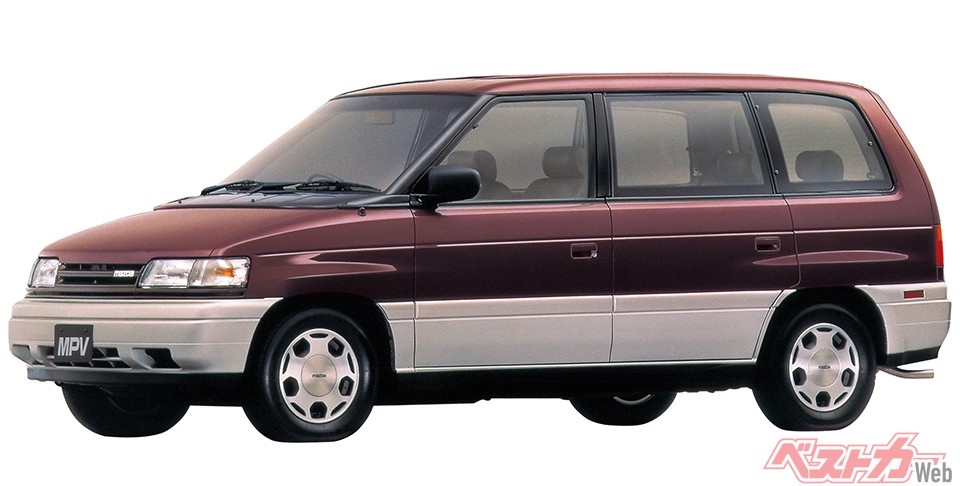 マツダ 初代MPV(1990-1999年)。北米向けのモデルとして1988年に登場、1990年に日本導入。ミニバンブームの火付け役となった初代オデッセイ(1994年10月)に先駆けた形となる