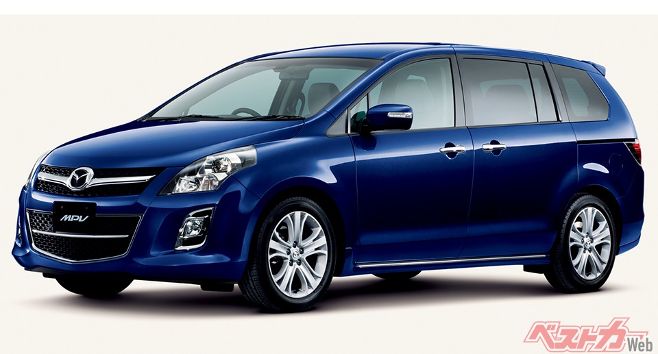 3代目 MPV(2006-2016)。MPVが販売終了となり、2017年に3列シートを持つCX-8が登場すると、ミニバンの役割はCX-8に任せるという大胆な方針転換をおこなわれ、プレマシーとビアンテも絶版に。マツダのラインナップからミニバンが消えることとなる