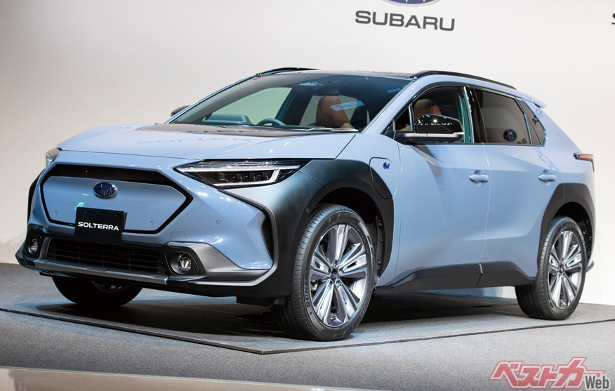 スバル ソルテラ。ボディサイズはRAV4に近い大きさでミドルクラス。ホイールベースが2850mmと長い