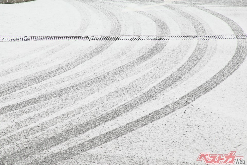 簡単装着タイヤチェーン3選 雪道で本当に頼りになる神アイテムを備えておこう!! - 自動車情報誌「ベストカー」