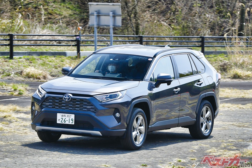 RAV4 PHV G（4WD）：価格469万円。車両価格は450万円からだが補助金などを駆使すれば300万円台に!?