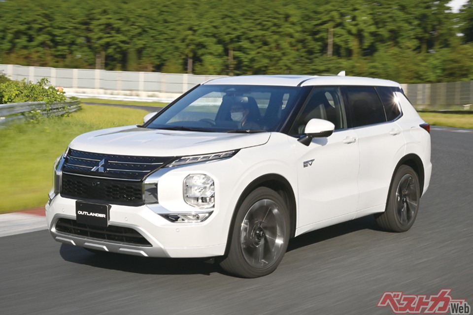 アウトランダーPHEV M(4WD):価格462万1100円。S-AWCが頼もしい。補助金を活用すれば安く手に入る!