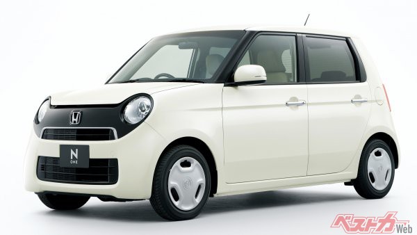 初代N-ONEはNシリーズの中で、内外装のデザインや運転の楽しさを重視したモデルとして2012年11月に登場