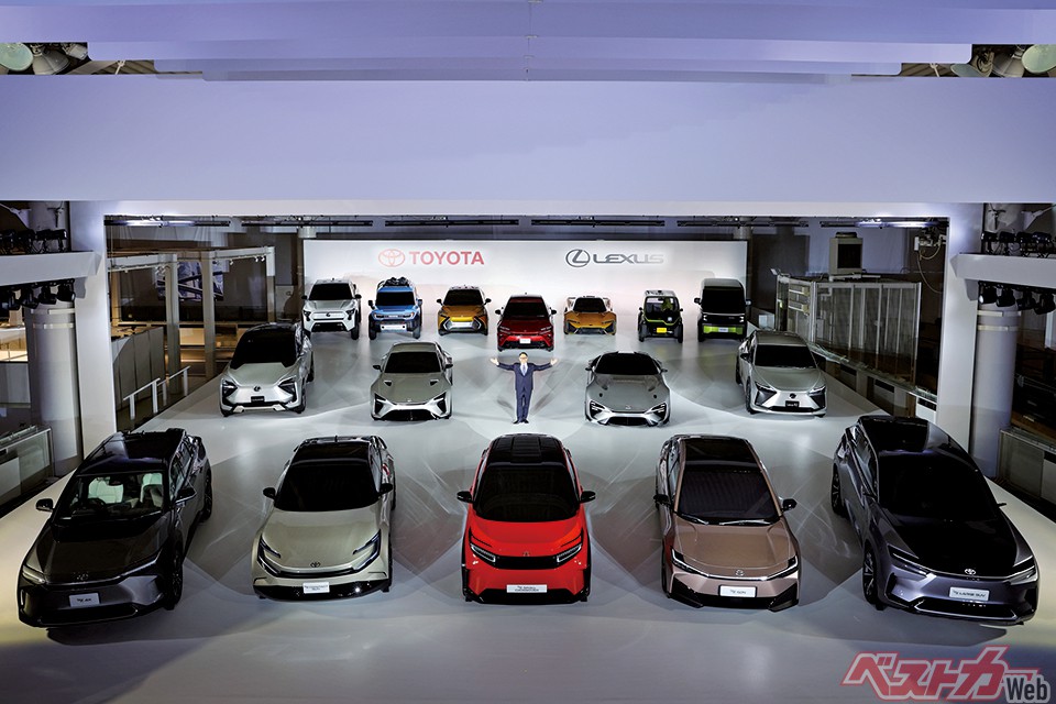 モーターショーと見紛うばかりのメガウェブでの発表会。「トヨタはEVに消極的だ」という一部の声を押さえ込むにはじゅうぶんすぎるほどのインパクトだった