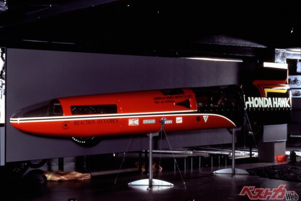 初のホーク（HAWK＝鷹）は、1971年のボンネビル世界最高速度記録車。CB750エンジン2基＋ターボで464.4km/hを記録した。アメリカでの鷹の速くて強いイメージから採用されたという