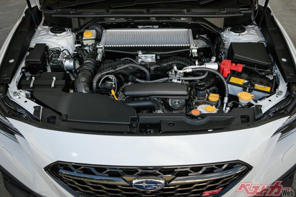 新型スバルWRX S4に搭載される水平対向2.4L直噴ターボのFA24型DITエンジン。スバル・パフォーマンス・トランスミッションと組み合わせることでターボラグを感じさせない加減速レスポンスをもたらす