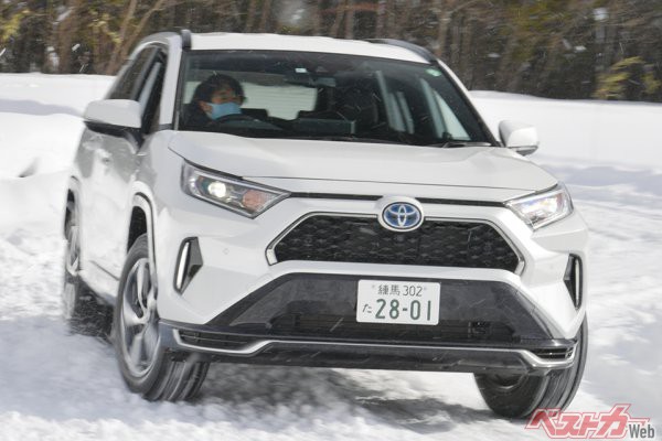 4wdに限らない 雪道の危ない走り方と予防方法 自動車情報誌 ベストカー 4wdに限らない 雪道の危ない走り方と予防方法 自動車情報誌 ベストカー