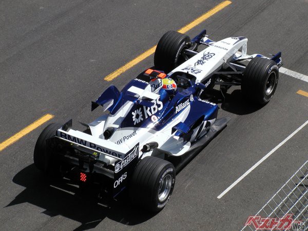 ウィリアムズBMW FW25。2003年シーズンはモントーヤとラルフが2勝ずつ計4勝でコンストラクターは2位。しかしクライマックスはここまでで翌年のFW26は失敗作で徐々に力を失っていく