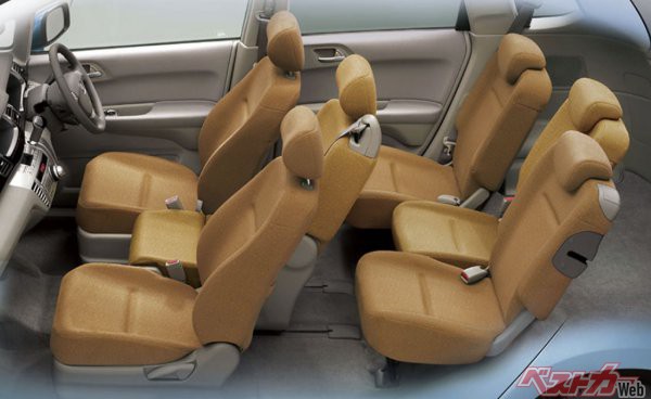 便利だったのに 前席3人掛けシートはなぜ滅んだのか 自動車情報誌 ベストカー 便利だったのに 前席3人掛けシートはなぜ滅んだのか 自動車情報誌 ベストカー