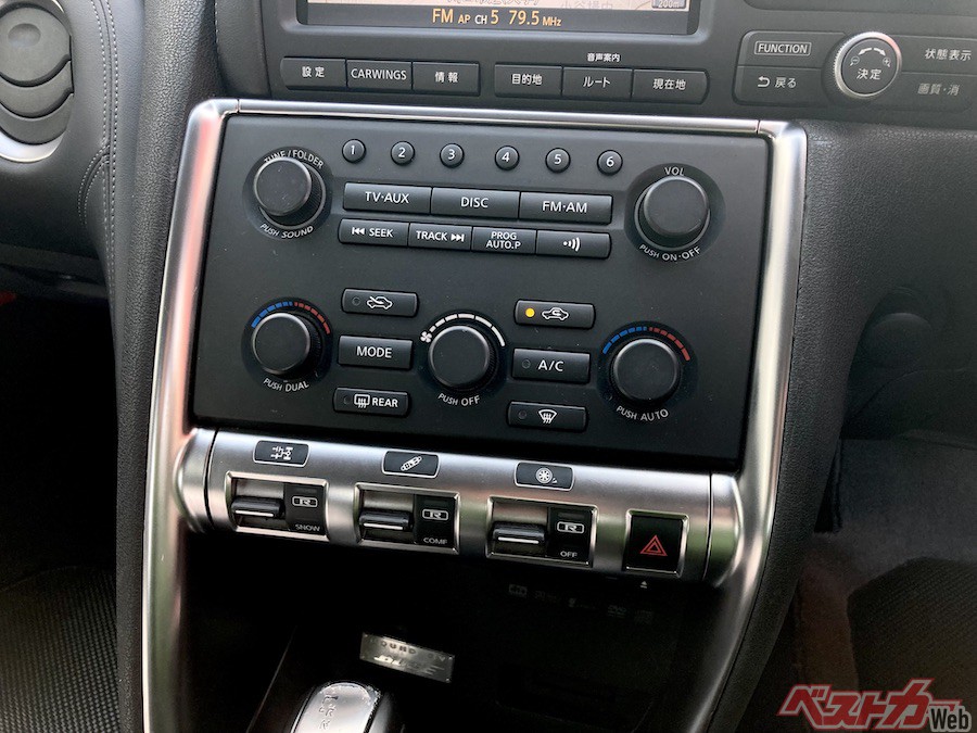 同物件のインパネまわり。普通にキレイなコンディションだ