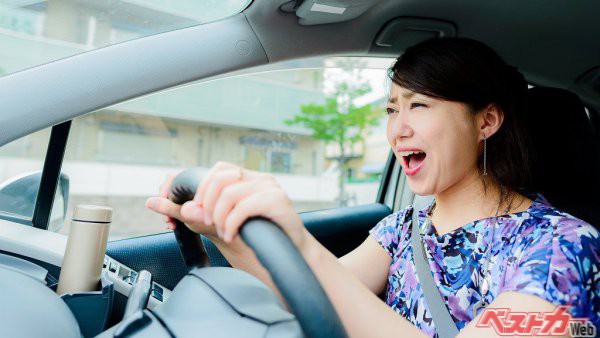 運転が苦手な人や初心者がやりがち 出来てるようで案外やってない運転術 4選 自動車情報誌 ベストカー 運転が苦手な人や初心者がやりがち 出来てるようで案外やってない運転術 4選 自動車情報誌 ベストカー