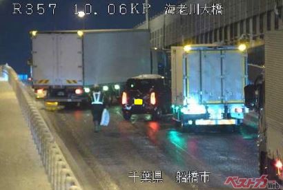 国道357号海老名大橋（千葉県船橋市）路面凍結による立ち往生車両。2022年1月（出典：国土交通省）
