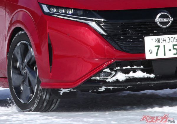 雪道に強い コンパクト史上屈指の四駆性能ノートe Power氷上試乗で判明した実力 自動車情報誌 ベストカー 雪道に強い コンパクト史上屈指の四駆性能ノートe Power氷上試乗で判明した実力 自動車情報誌 ベストカー
