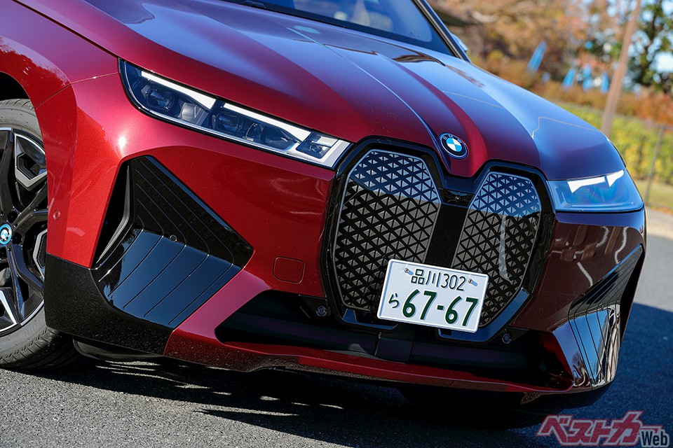 速い! 快適!! 航続距離長ッ!!! BMWのEVが新章突入iX試乗