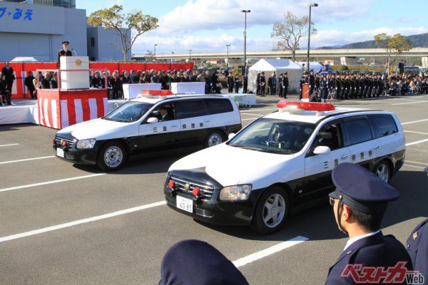 三重県警察自動車警ら隊にはステージアが2台、県費（県の予算）で配備されていた。ステージアの白黒パトカーは新鮮だった