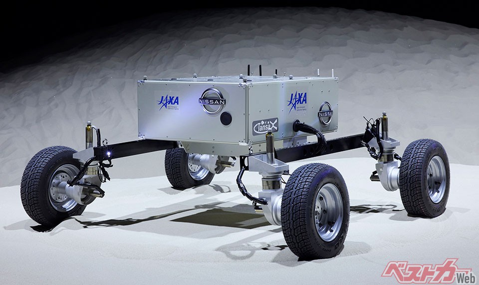 日産がJAXAと共同で研究している月面探査機技術。砂に覆われている月面では、駆動輪の制御が重要なカギとなるのだ