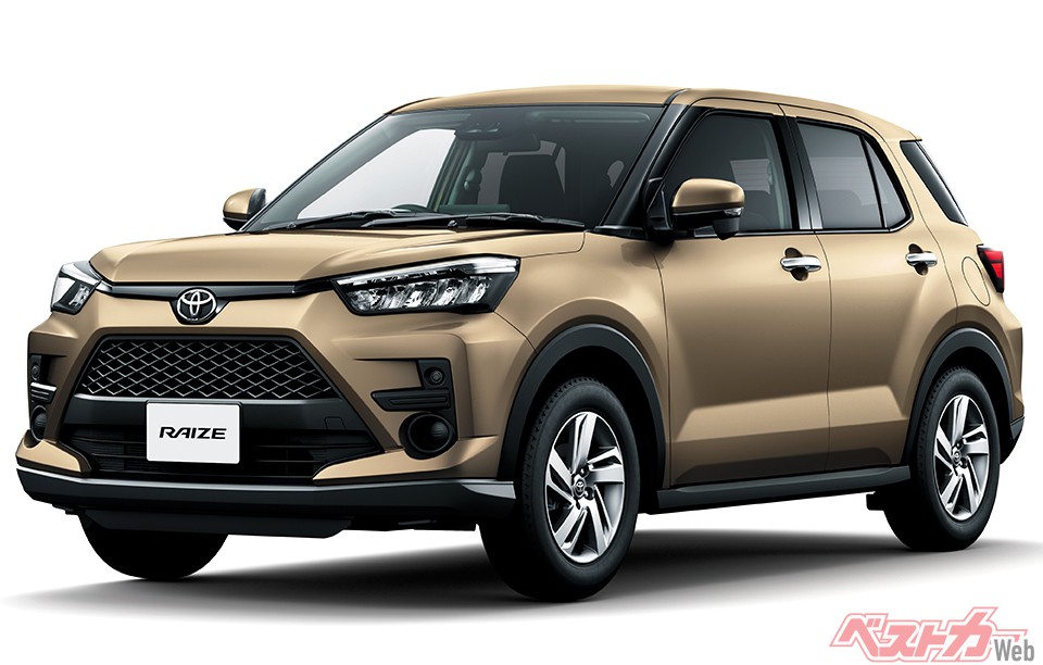 トヨタ ライズ。ライズはコンパクトSUVでありながら後席は2人がゆったりと座れる上、ラゲッジスペースも大きい。1.2リッターNAのXグレードなら頭金50万円の60回残価設定ローンを組むと月1万8500円だ