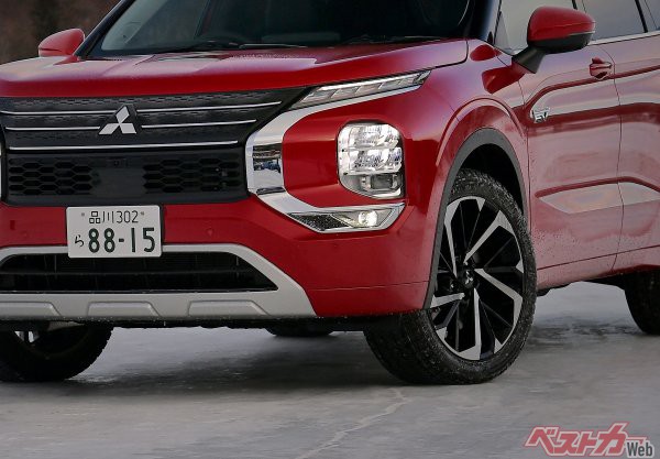 伝統と革新の集大成 氷上でawc性能まるわかり アウトランダーphevは最新にして最良のsuvだ 自動車情報誌 ベストカー 伝統と革新の集大成 氷上でawc性能まるわかり アウトランダーphevは最新にして最良のsuvだ 自動車情報誌 ベストカー