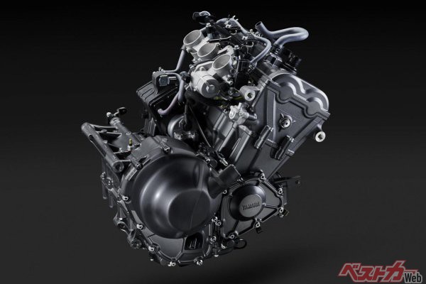 エンジンは846ccから888ccに拡大している。内部パーツを見直し慣性マスをアップしながら1.7kg 軽量化と3mmストロークアップしながらサイズをキープしている