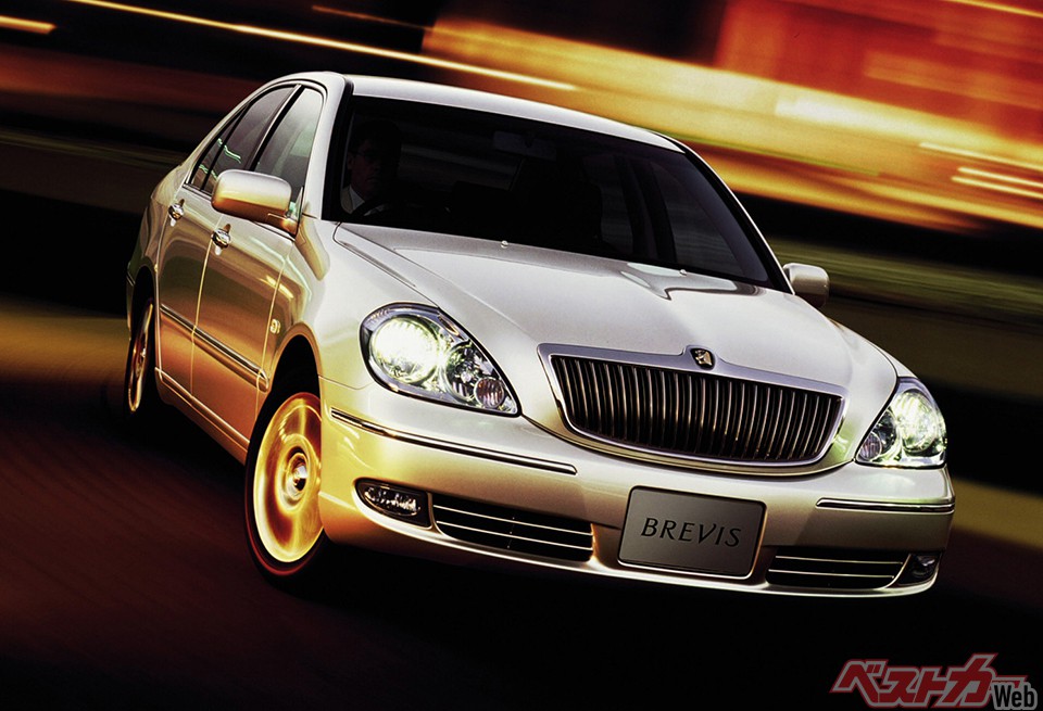 「小さな高級車」の意味合いから「鎌倉ベンツ」と呼ばれたトヨタ ブレビス。クルマの出来はなかなか良かったものの、「小さいのに安くはないクルマ」と理解されず、2007年6月に販売終了