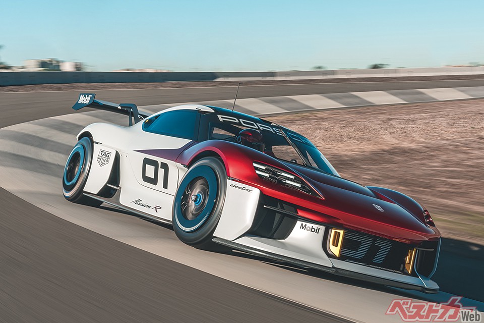 2021年9月のミュンヘン国際オートショーで公開されたEVコンペティションコンセプト、ポルシェ『ミッションR』