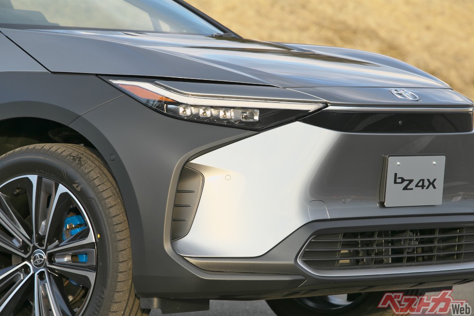 これは…売れるっ!! トヨタ本気度MAXのSUV「bZ4Xプロト」の走りに思わず感動!