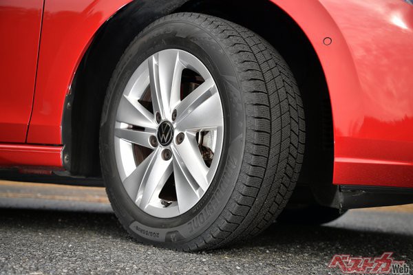 タイヤメーカーは軒並み値上げの方向。ブリヂストンは今年4月1日から国内市販用タイヤのメーカー出荷価格を値上げすることを決定。購入予定がある人は3月末までに購入するのがおすすめ