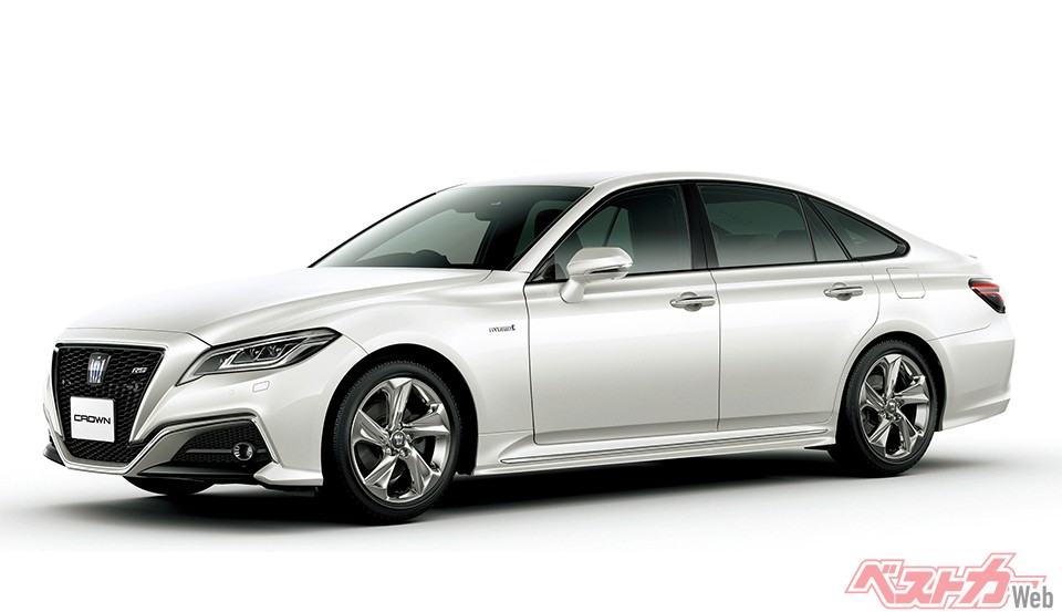 2018年に登場した現行型クラウンはTNGAに基づいたGA-Lプラットフォームを採用。走る・曲がる・止まるをを大幅に進化させスポーティセダンとして生まれ変わった。