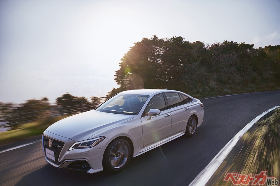 3カ月前は流通台数約1,200台で平均価格約410万円だったのが、現在では流通台数は約1010台で平均価格は約401.4万円で台数は減少し値落ち傾向にある。現在の中古車の価格帯は約255万~約830万円(※執筆時の相場・価格帯です)