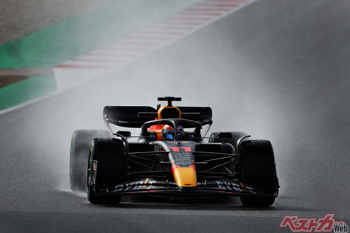レッドブルRB18のペレスは総合3番手。1分19秒556はC4タイヤで出したタイム