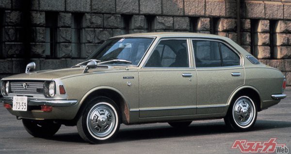 2代目カローラ。初代発売より日本のトップセラーとして君臨し続けた偉大な国民車となり、現在に至る。2代目も初代になかった装備の充実により、どんどん売れ続けた
