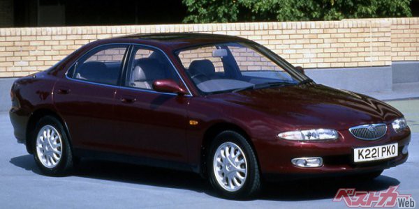 ユーノス「500」。ユーノスブランドの理念である10年基準のもとに開発された。デザイン的にもシリーズ中で最も完成された車両であり、現在もその美しさが評価されている