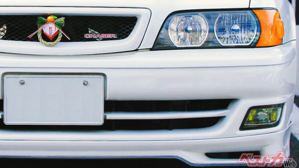 フロントグリルに正月飾り 令和において絶滅寸前なクルマにまつわる10の習慣 自動車情報誌 ベストカー フロントグリルに正月飾り 令和において絶滅寸前なクルマにまつわる10の習慣 自動車情報誌 ベストカー