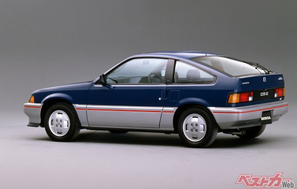 独特な形状のリアデザインも好評だった初代CR-Xは約4年販売されたが、1987年に2代目CR-Xへフルモデルチェンジする