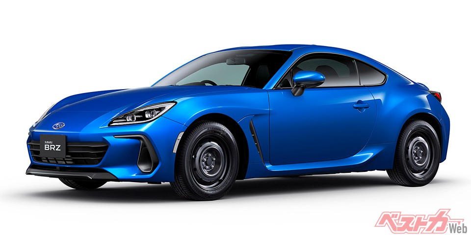 先代86/BRZと比べ排気量が増え、走りによりパンチが加わった新型GR86/BRZ。レースベース車の価格は先代「RAレーシング」より17万3800円高くなったが、冷却系をはじめ各部を最適化。街乗りもできる多彩な一台だ