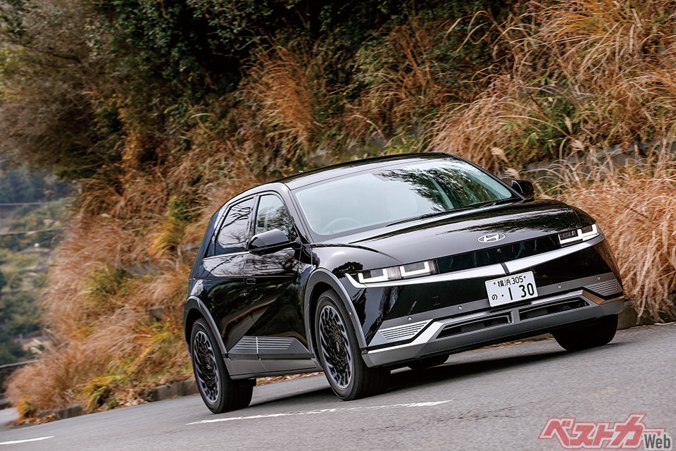 ヒョンデIONIQ 5。試乗車は後輪駆動ベースの4WD。踏むと気持ちよ〜く曲がる!!