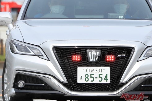 220系クラウン覆面パトカー＆交通用パトカー!!　外装の見分けポイントは？