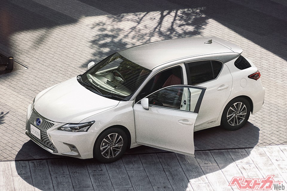 レクサス CT200h チェリッシュト・エディション。2011年に登場し、2014年にスピンドルグリル採用で大きく様変わりしたCT200hだが2022年10月で生産終了。このモデルがCT200h最後の特別仕様車となる